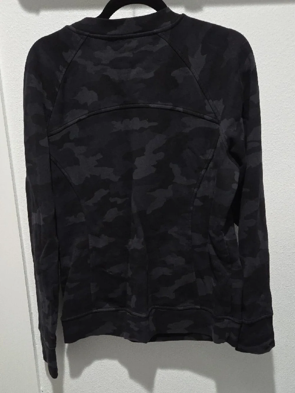 Lululemon Black Camo Pullover Sweatshirt Size 12